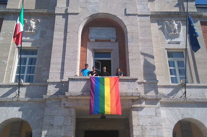 LAZIO PRIDE: COMUNI ESPONGONO LE BANDIERE RAINBOW