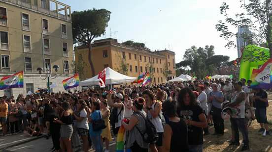 LAZIO PRIDE. GRANDE SUCCESSO PER LA SECONDA EDIZIONE A LATINA. INTERVIENE IN DIRETTA TIZIANO FERRO: AMATE VOI STESSI.